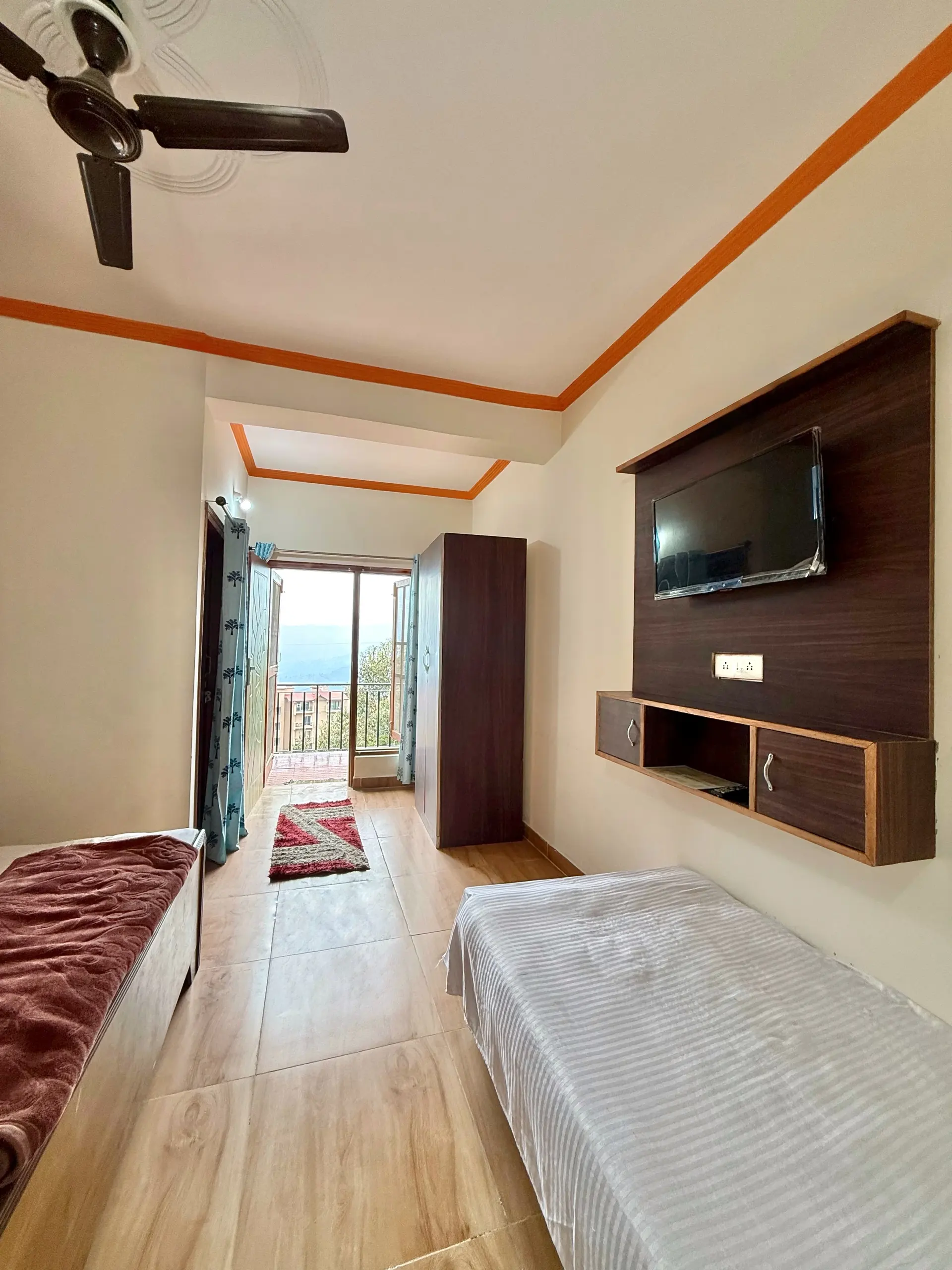 Executive Apartments (Front Row)